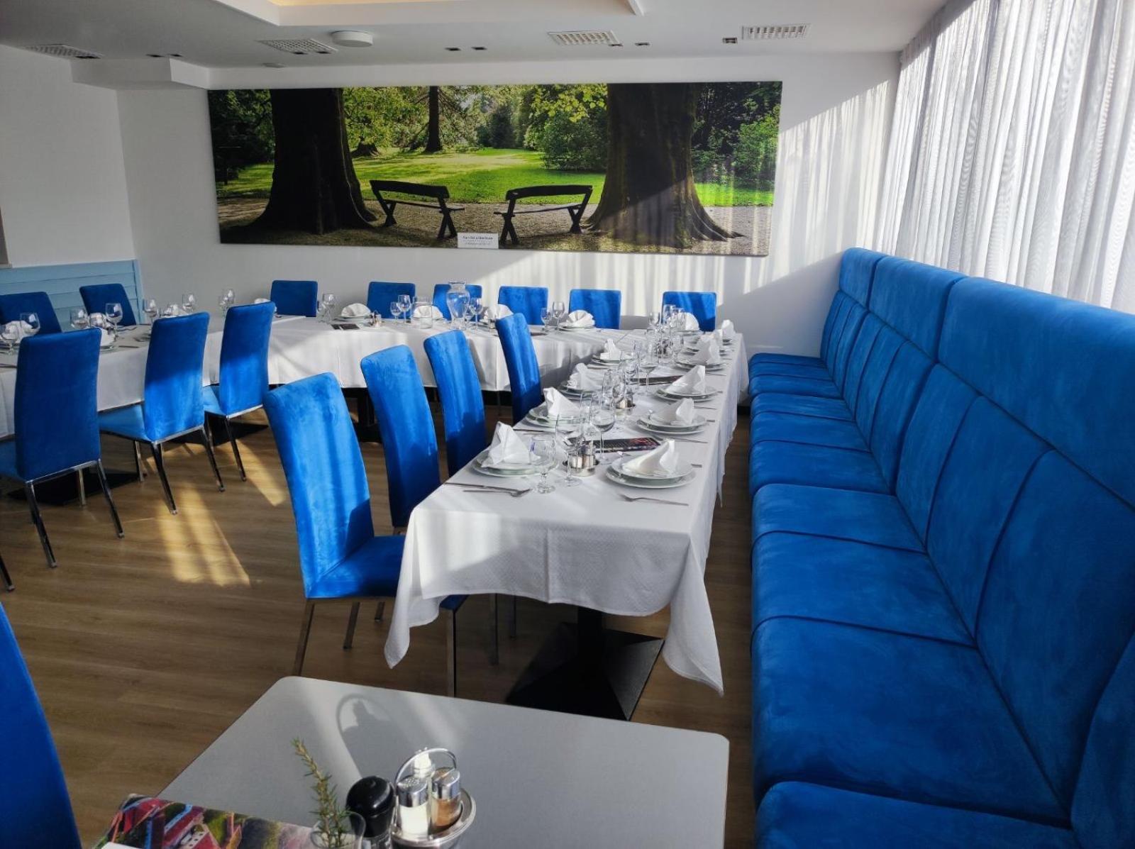 Bassiana Hotel Es Etterem Sarvar Luaran gambar